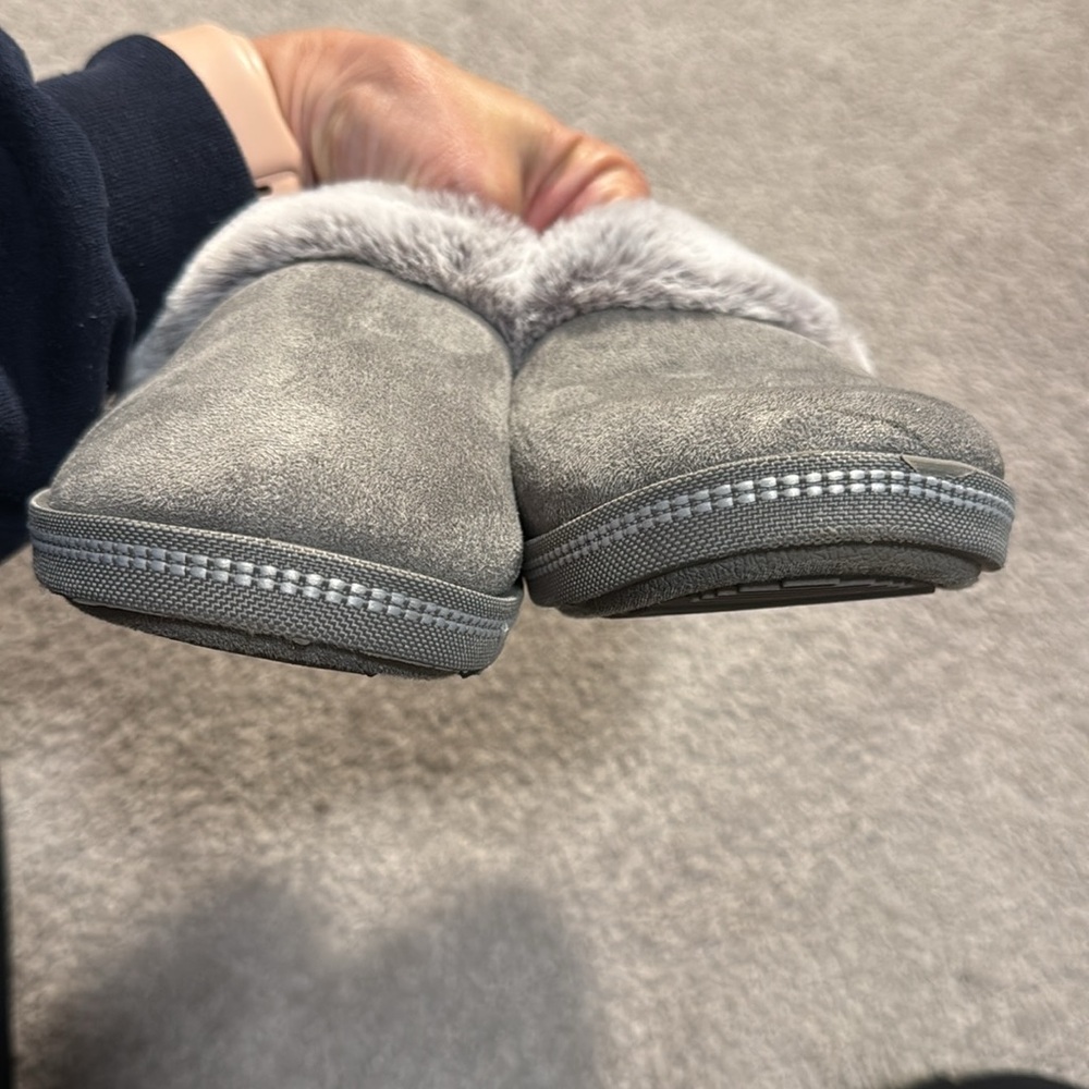 *Gently Used* Skechers Women's Cozy Campfire-Team Toasty Slipper- Size 8.5 - Picture 3 of 6